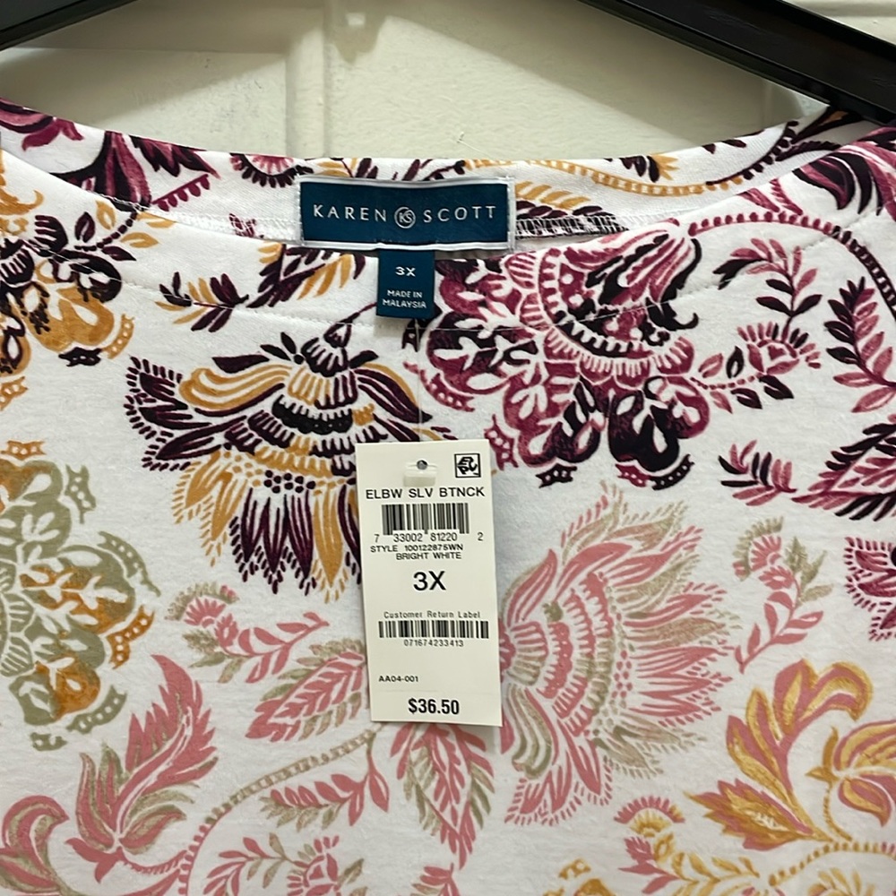 KAREN SCOTT. Women’s 3X short sleeved boatneck shirt with floral design.